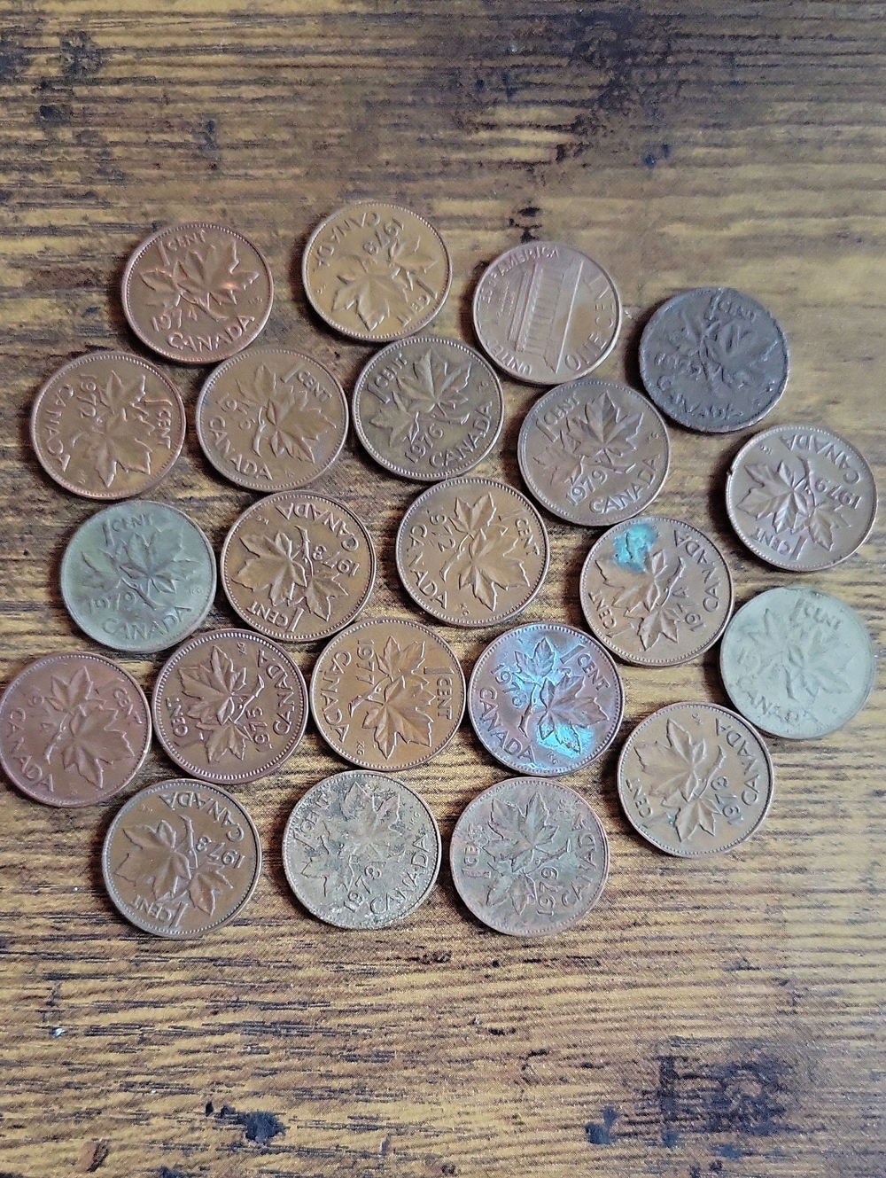 Vintage 1970s Canadian One Cent Coin Collection - Brown Copper Tones